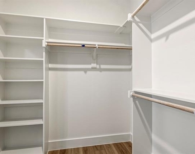172 W 17th Street - Photo Thumbnail 24