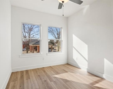 172 W 17th Street - Photo Thumbnail 30