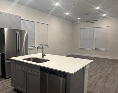 825 W Mayfield Road - Photo Thumbnail 5