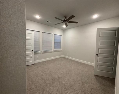 825 W Mayfield Road - Photo Thumbnail 9