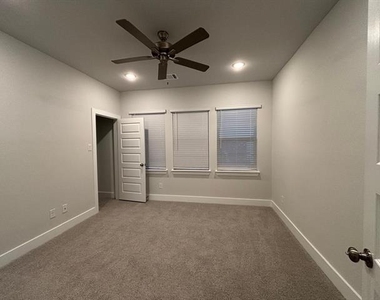 825 W Mayfield Road - Photo Thumbnail 6