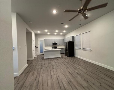 825 W Mayfield Road - Photo Thumbnail 3