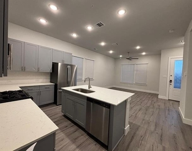 825 W Mayfield Road - Photo Thumbnail 4