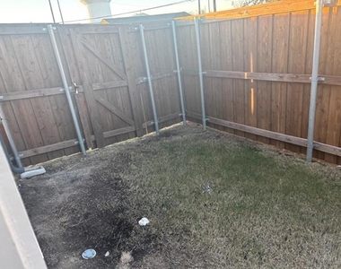 825 W Mayfield Road - Photo Thumbnail 7