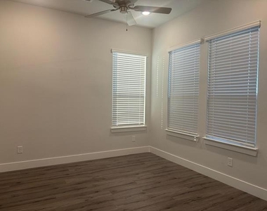 825 W Mayfield Road - Photo Thumbnail 2