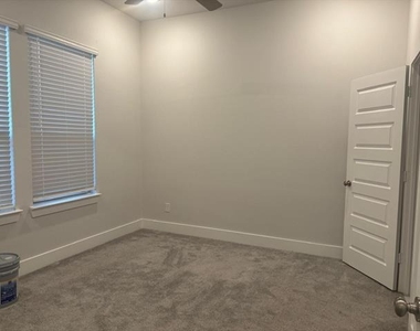 825 W Mayfield Road - Photo Thumbnail 6