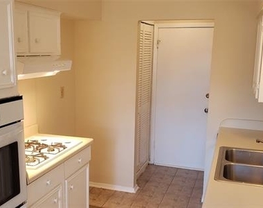 511 Cambridge Drive - Photo Thumbnail 4