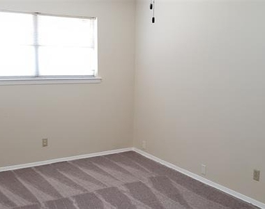 511 Cambridge Drive - Photo Thumbnail 6