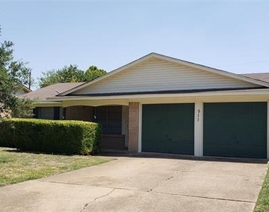 511 Cambridge Drive - Photo Thumbnail 1