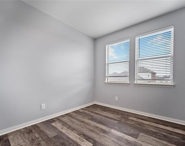 4701 Smokey Quartz Lane - Photo Thumbnail 20