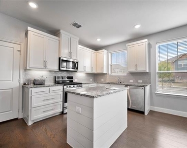 4701 Smokey Quartz Lane - Photo Thumbnail 3
