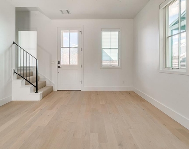 1056 Hangar Drive - Photo Thumbnail 13
