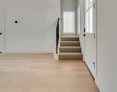 1056 Hangar Drive - Photo Thumbnail 12