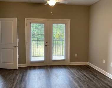 90 Riverside Drive - Photo Thumbnail 16