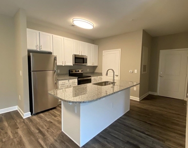90 Riverside Drive - Photo Thumbnail 14