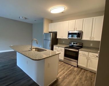 90 Riverside Drive - Photo Thumbnail 10