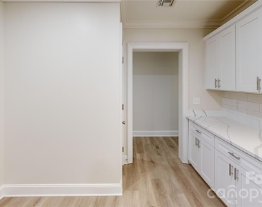 1301 Queens Road - Photo Thumbnail 5