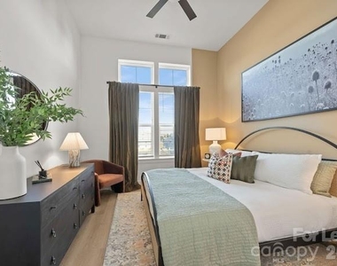 536 W Tremont Avenue - Photo Thumbnail 22