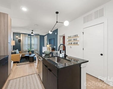 536 W Tremont Avenue - Photo Thumbnail 14