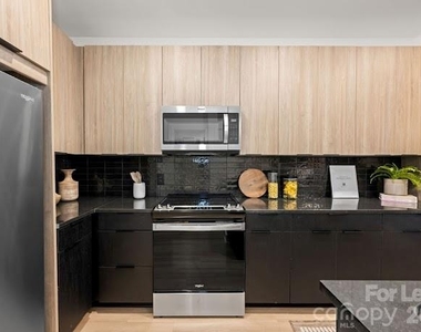 536 W Tremont Avenue - Photo Thumbnail 15