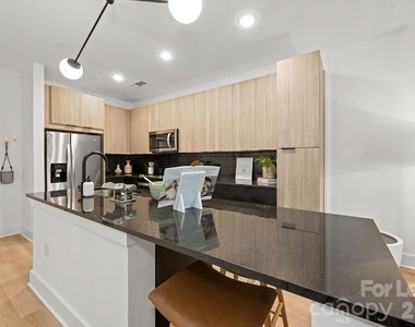 536 W Tremont Avenue - Photo Thumbnail 16