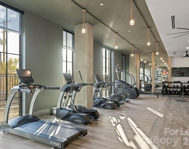 536 W Tremont Avenue - Photo Thumbnail 12