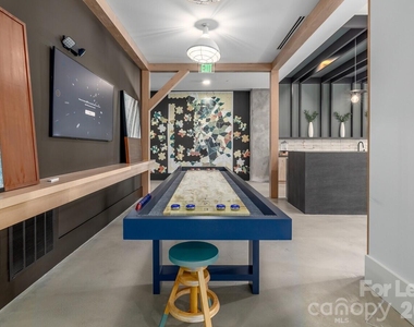 536 W Tremont Avenue - Photo Thumbnail 5
