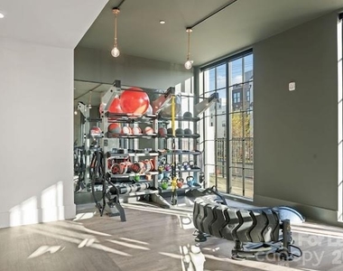 536 W Tremont Avenue - Photo Thumbnail 11