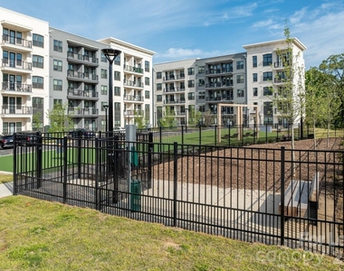 536 W Tremont Avenue - Photo Thumbnail 24