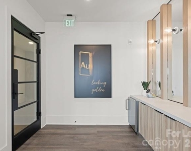 536 W Tremont Avenue - Photo Thumbnail 10