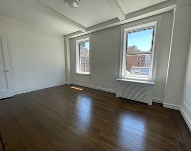 East 37th Street By Lexington Avenue - Photo Thumbnail 1