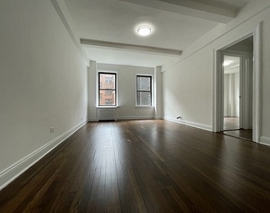 East 37th Street By Lexington Avenue - Photo Thumbnail 2