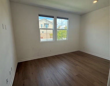 26078 Meadow Dr - Photo Thumbnail 10