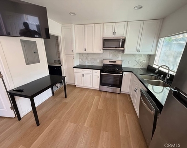 12610 Martha Street - Photo Thumbnail 5