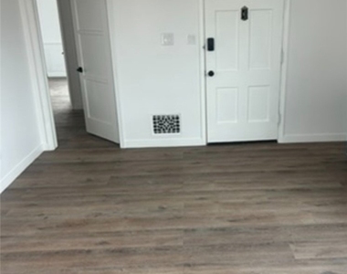 1724 S Crescent Heights - Photo Thumbnail 2