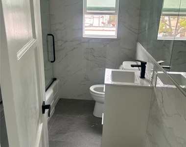 1724 S Crescent Heights - Photo Thumbnail 6
