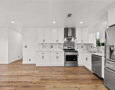 12869 Norris Avenue - Photo Thumbnail 3