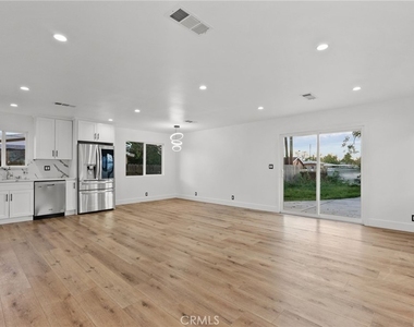 12869 Norris Avenue - Photo Thumbnail 9