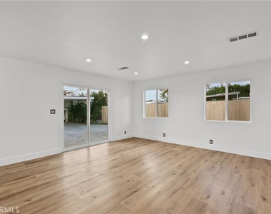12869 Norris Avenue - Photo Thumbnail 7