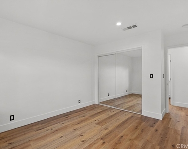 12869 Norris Avenue - Photo Thumbnail 13