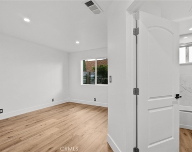 12869 Norris Avenue - Photo Thumbnail 17