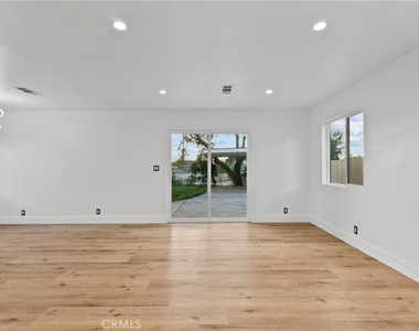 12869 Norris Avenue - Photo Thumbnail 8