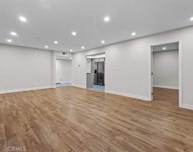 6752 Hillpark - Photo Thumbnail 7