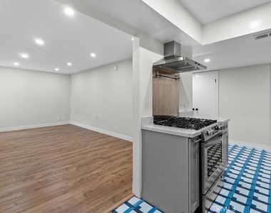 6752 Hillpark - Photo Thumbnail 3