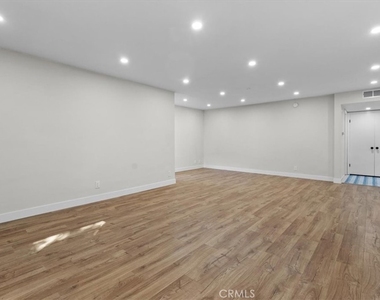 6752 Hillpark - Photo Thumbnail 10