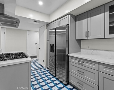 6752 Hillpark - Photo Thumbnail 2