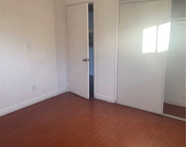 15900 Vanowen - Photo Thumbnail 4