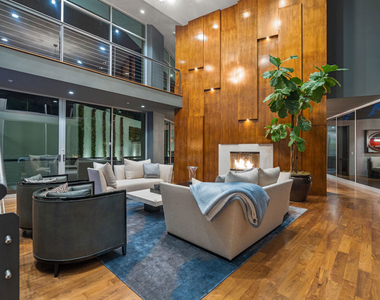 2207 Bowmont Drive - Photo Thumbnail 6