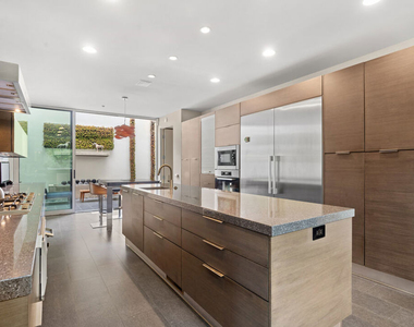 2207 Bowmont Drive - Photo Thumbnail 13