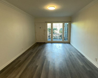 4950 Beverly Boulevard - Photo Thumbnail 2